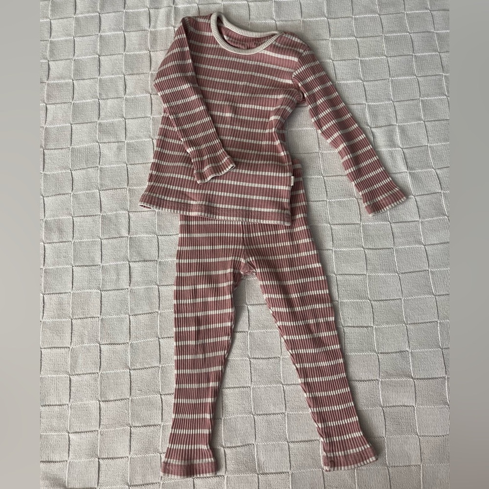 Two piece pajamas set in pink